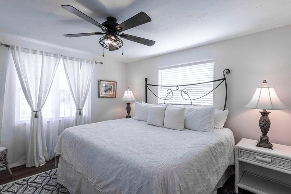 Your Tranquil Escape Is Found Directly On The Beach At The Serenity Beach Condo. Siesta Key Exteriér fotografie