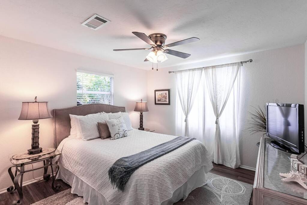 Your Tranquil Escape Is Found Directly On The Beach At The Serenity Beach Condo. Siesta Key Exteriér fotografie